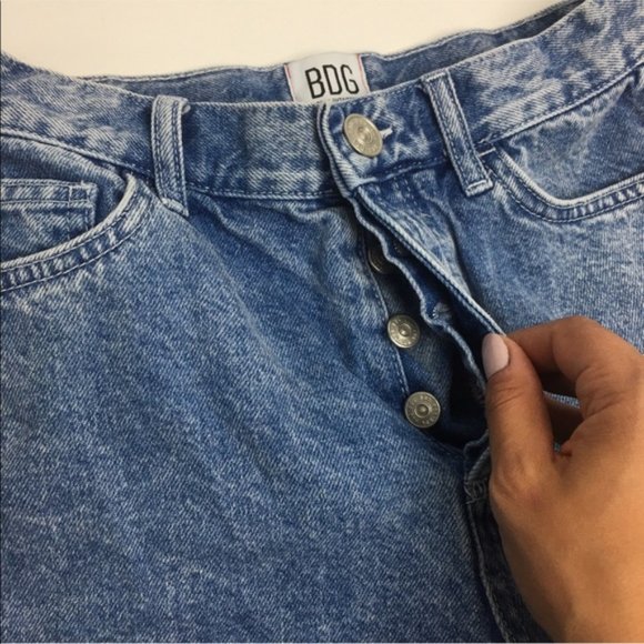 URBAN OUTFITTERS BDG Mom High Rise Jean Shorts - Picture 3 of 8